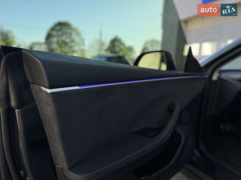 Седан Tesla Model 3 2024 в Луцке
