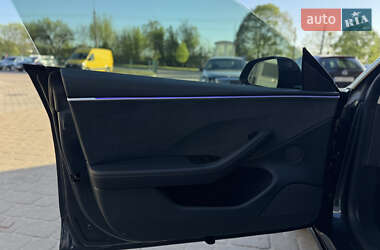 Седан Tesla Model 3 2024 в Луцке