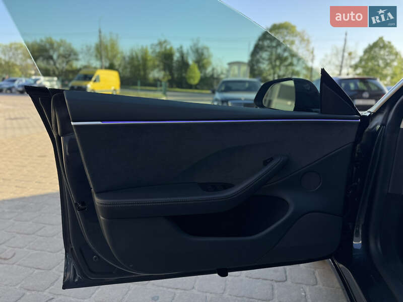 Седан Tesla Model 3 2024 в Луцьку