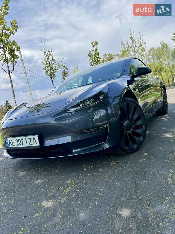 Седан Tesla Model 3 2022 в Днепре