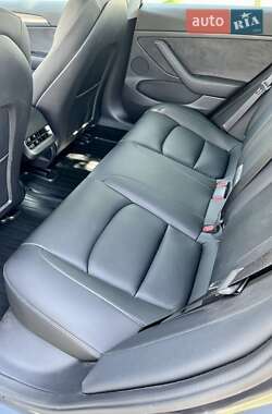 Седан Tesla Model 3 2022 в 
