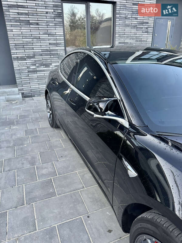 Седан Tesla Model 3 2019 в Киеве