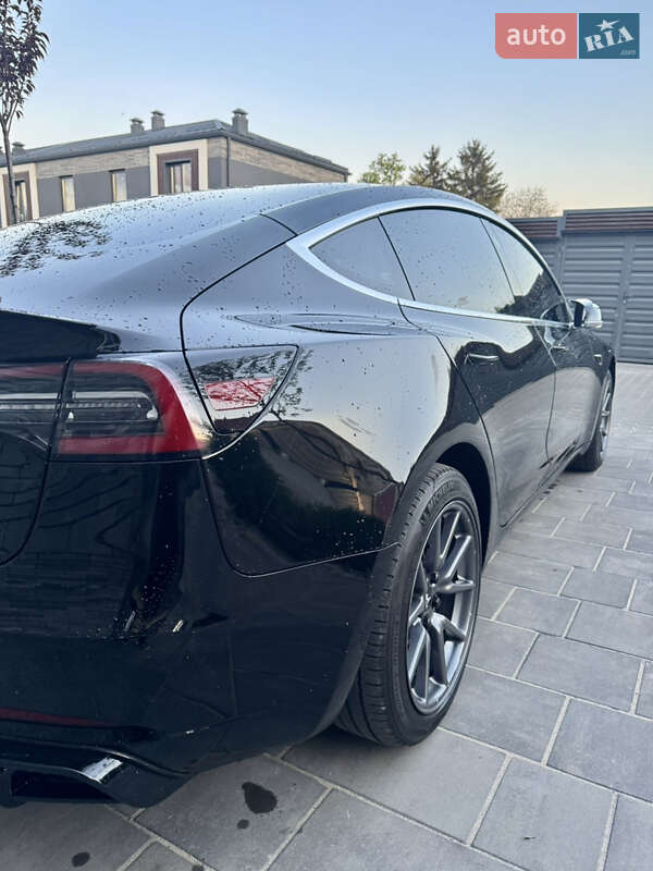 Седан Tesla Model 3 2019 в Киеве