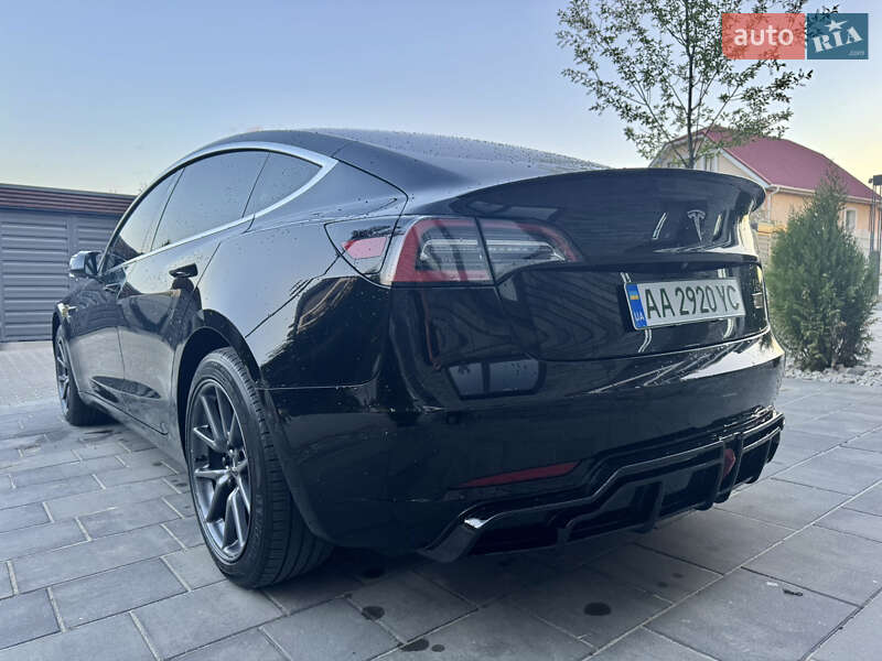 Седан Tesla Model 3 2019 в Киеве