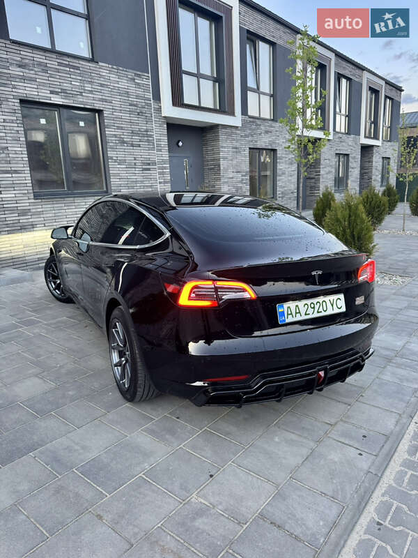 Седан Tesla Model 3 2019 в Киеве