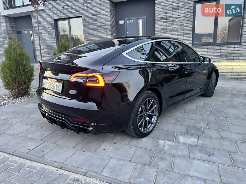 Седан Tesla Model 3 2019 в Киеве