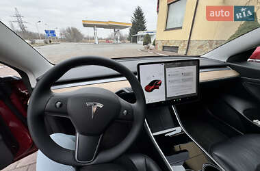 Седан Tesla Model 3 2020 в 