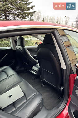 Седан Tesla Model 3 2020 в 