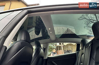 Седан Tesla Model 3 2020 в 