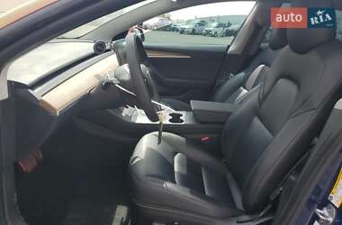 Седан Tesla Model 3 2022 в 