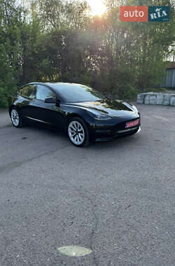 Седан Tesla Model 3 2022 в 