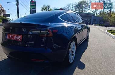 Седан Tesla Model 3 2020 в 