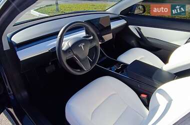 Седан Tesla Model 3 2020 в 
