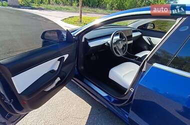 Седан Tesla Model 3 2020 в 