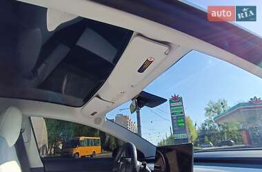 Седан Tesla Model 3 2020 в 