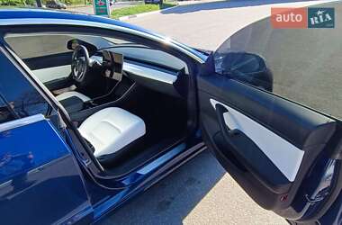 Седан Tesla Model 3 2020 в 