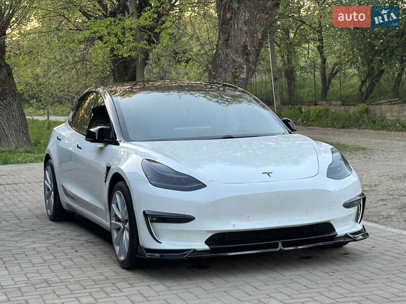 Седан Tesla Model 3 2019 в Черновцах