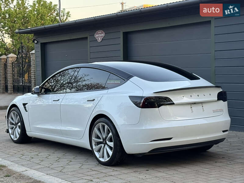 Седан Tesla Model 3 2019 в Черновцах