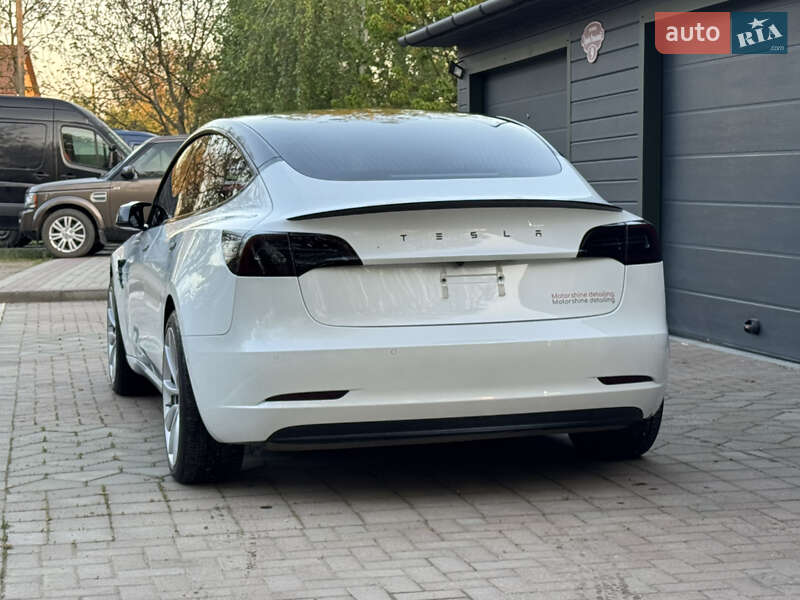 Седан Tesla Model 3 2019 в Черновцах