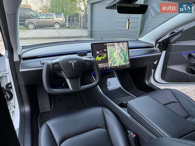 Седан Tesla Model 3 2019 в Черновцах