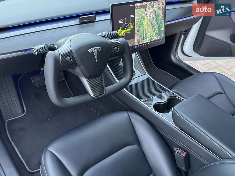 Седан Tesla Model 3 2019 в Черновцах