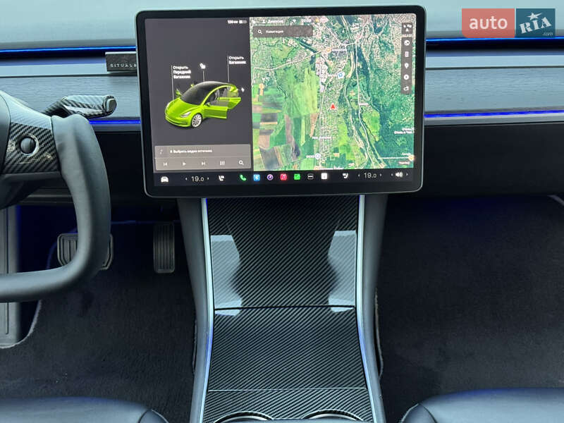 Седан Tesla Model 3 2019 в Черновцах