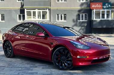 Седан Tesla Model 3 2022 в 