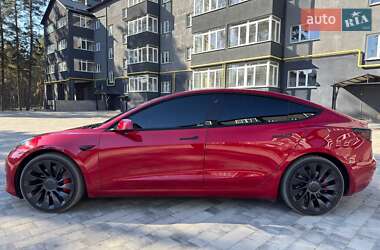 Седан Tesla Model 3 2022 в 