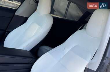 Седан Tesla Model 3 2022 в 