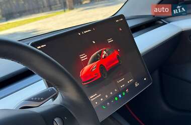 Седан Tesla Model 3 2022 в 