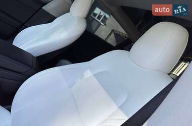 Седан Tesla Model 3 2022 в 