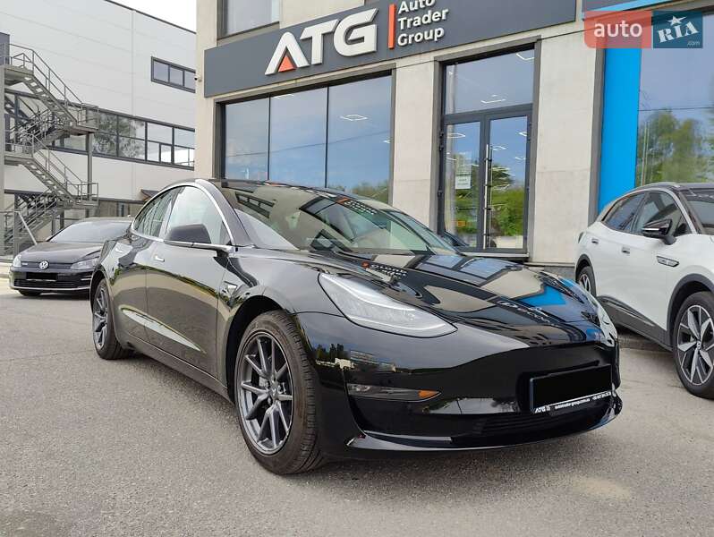 Седан Tesla Model 3 2019 в 