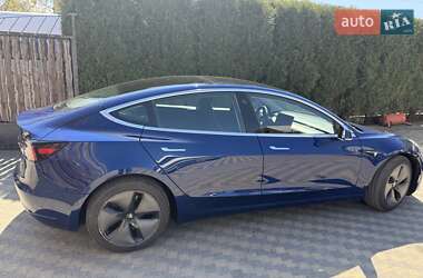 Седан Tesla Model 3 2020 в Чернівцях