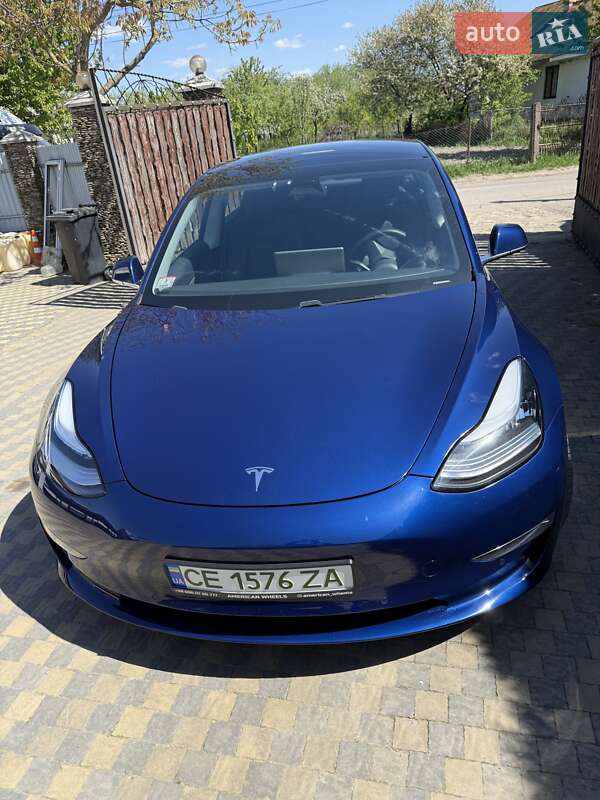 Седан Tesla Model 3 2020 в Чернівцях