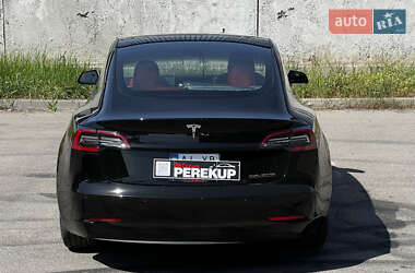 Седан Tesla Model 3 2021 в 