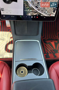 Седан Tesla Model 3 2021 в 