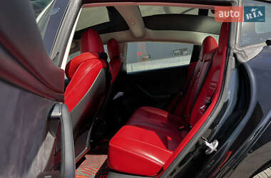 Седан Tesla Model 3 2021 в 