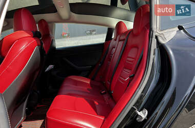 Седан Tesla Model 3 2021 в 