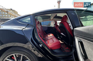 Седан Tesla Model 3 2021 в 