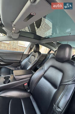 Седан Tesla Model 3 2019 в 