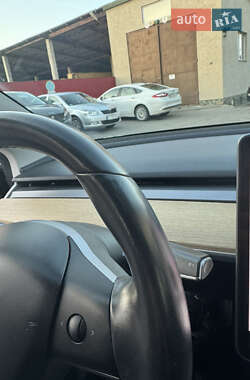 Седан Tesla Model 3 2019 в 