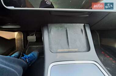 Седан Tesla Model 3 2020 в 