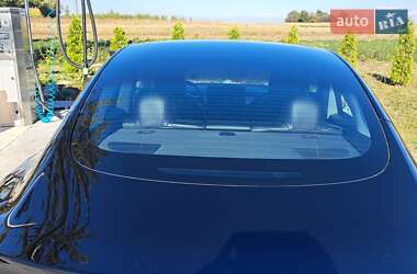 Седан Tesla Model 3 2020 в 