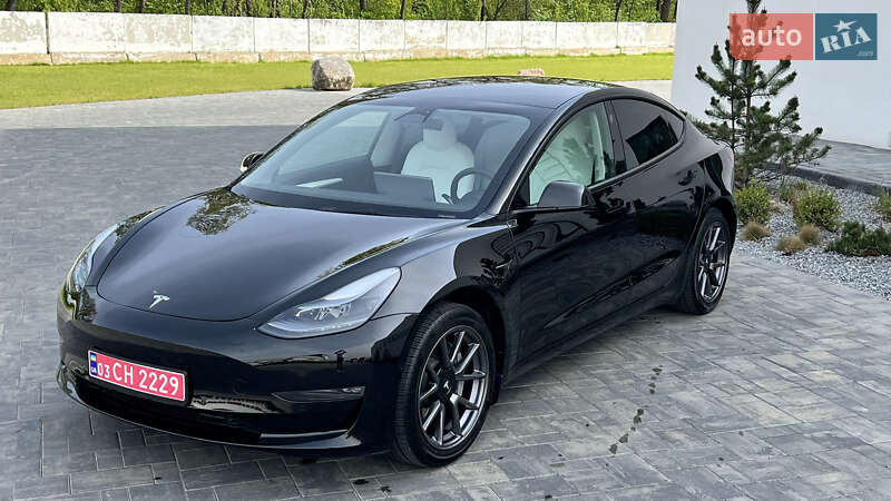 Седан Tesla Model 3 2022 в Луцьку
