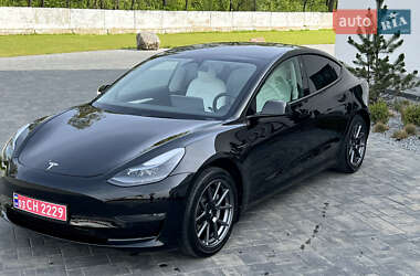 Седан Tesla Model 3 2022 в 
