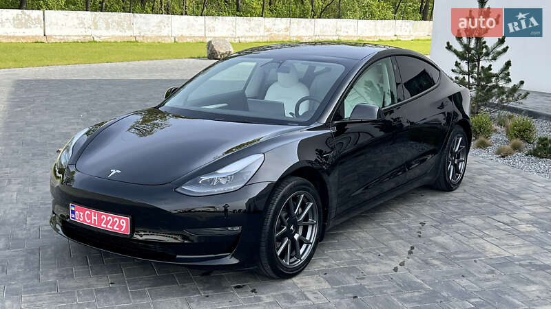 Седан Tesla Model 3 2022 в Луцьку