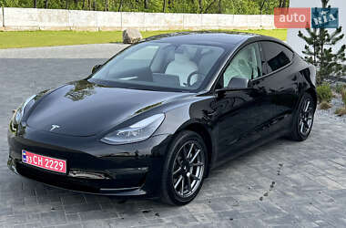 Седан Tesla Model 3 2022 в 