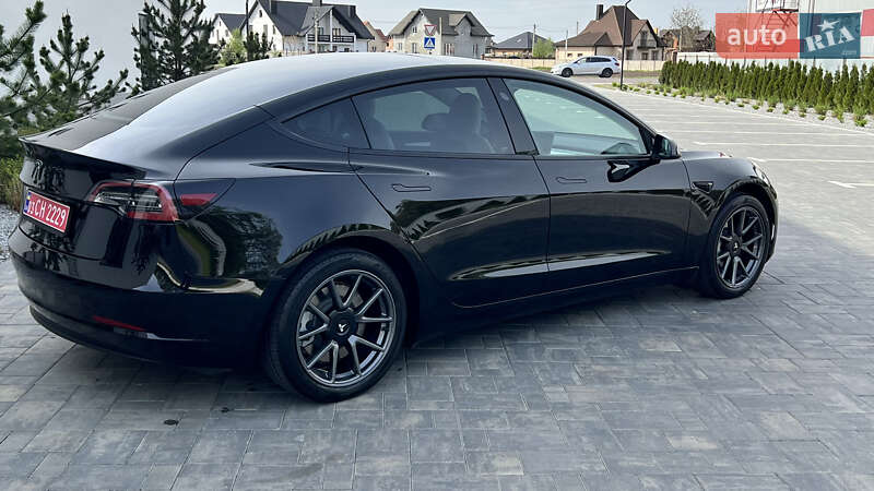 Седан Tesla Model 3 2022 в Луцьку
