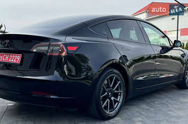 Седан Tesla Model 3 2022 в 