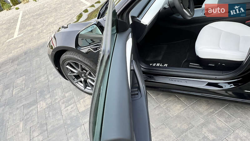Седан Tesla Model 3 2022 в Луцьку